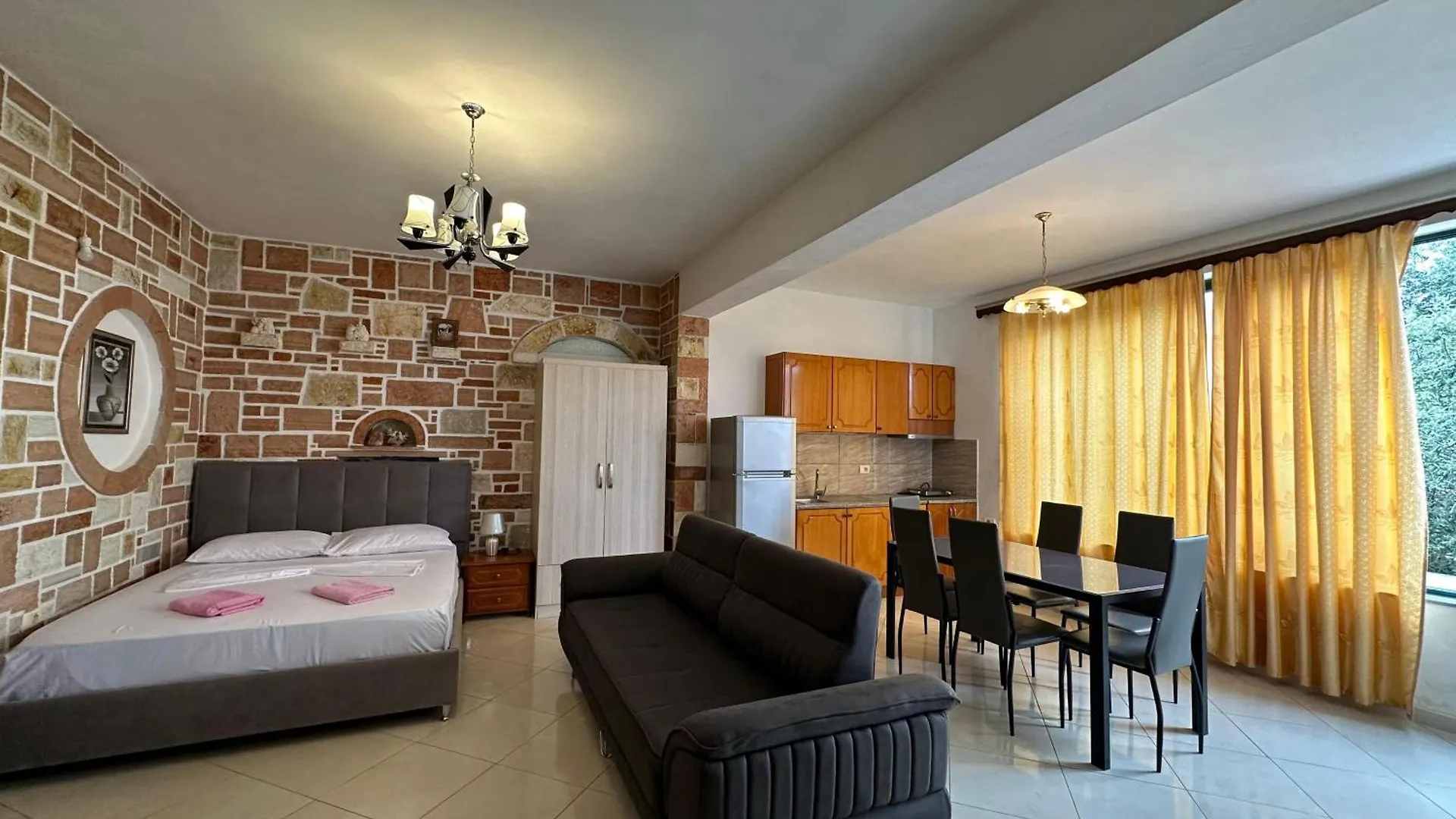 White Stone Apartments Ksamil