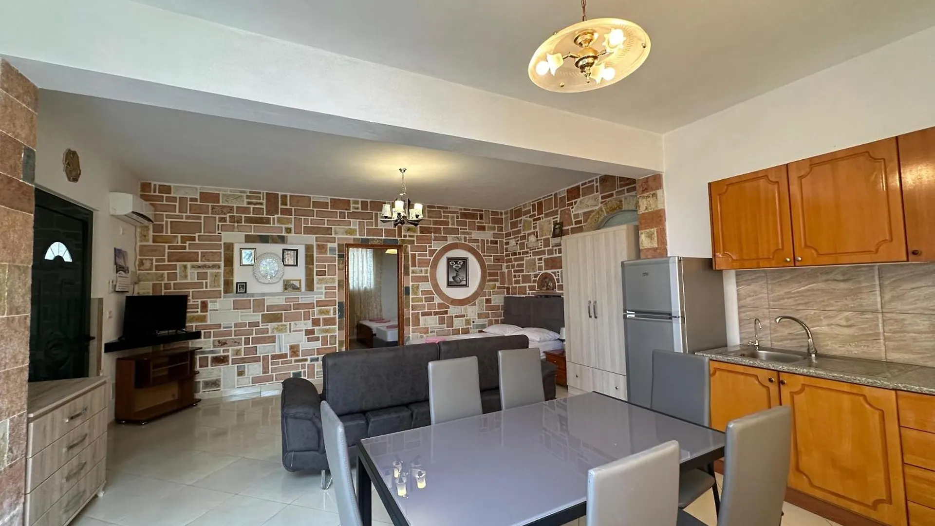 White Stone Apartments Ksamil
