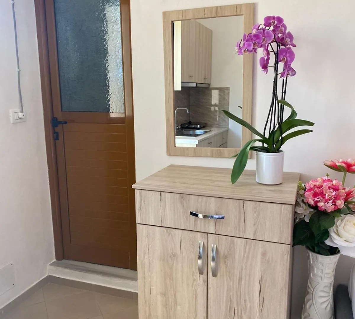 White Stone Apartments Ksamil