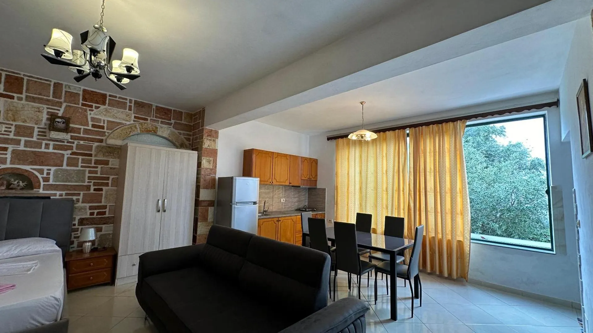 White Stone Apartments Ksamil