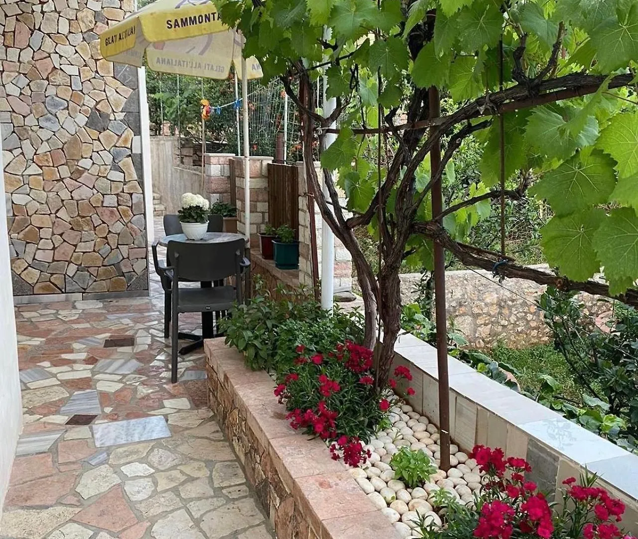 White Stone Apartments Ksamil